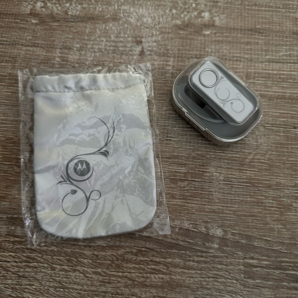 Motorola Bluetooth Headset with White Pouch
